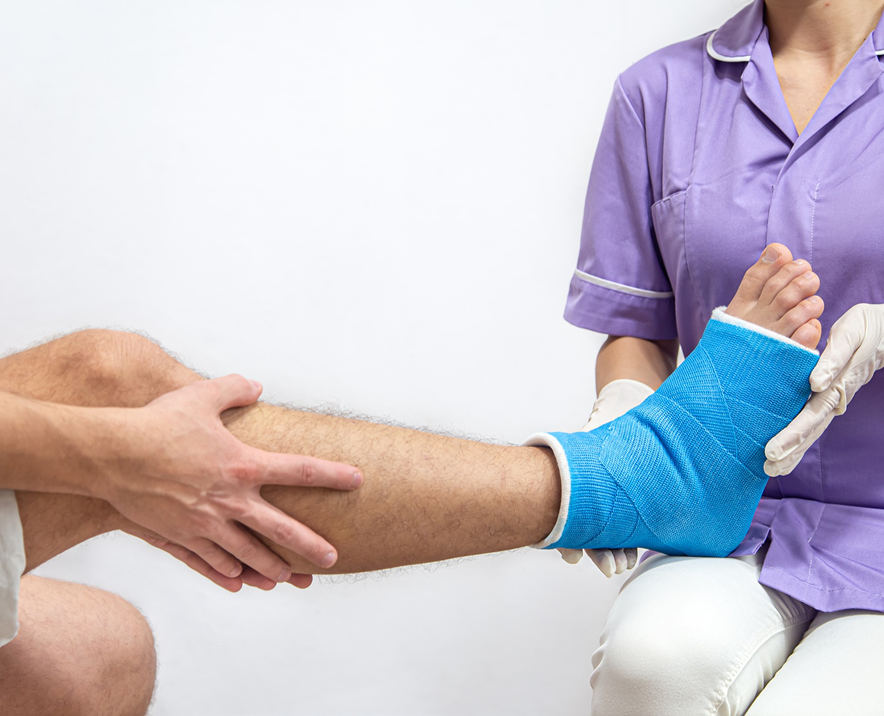 midsection-doctor-holding-artificial-joint-with-patient-sitting-table (4)